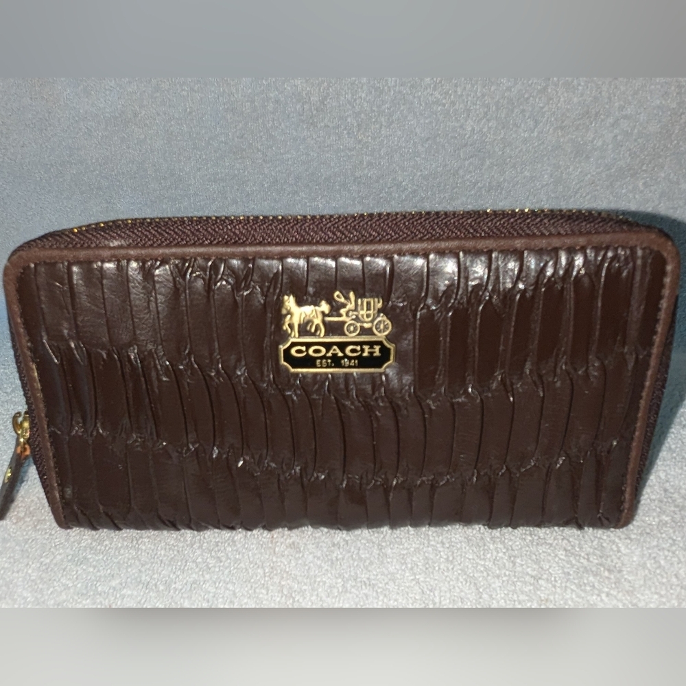 Coach Madison gathered leather wallet.